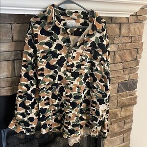 Avery  duck camo button up